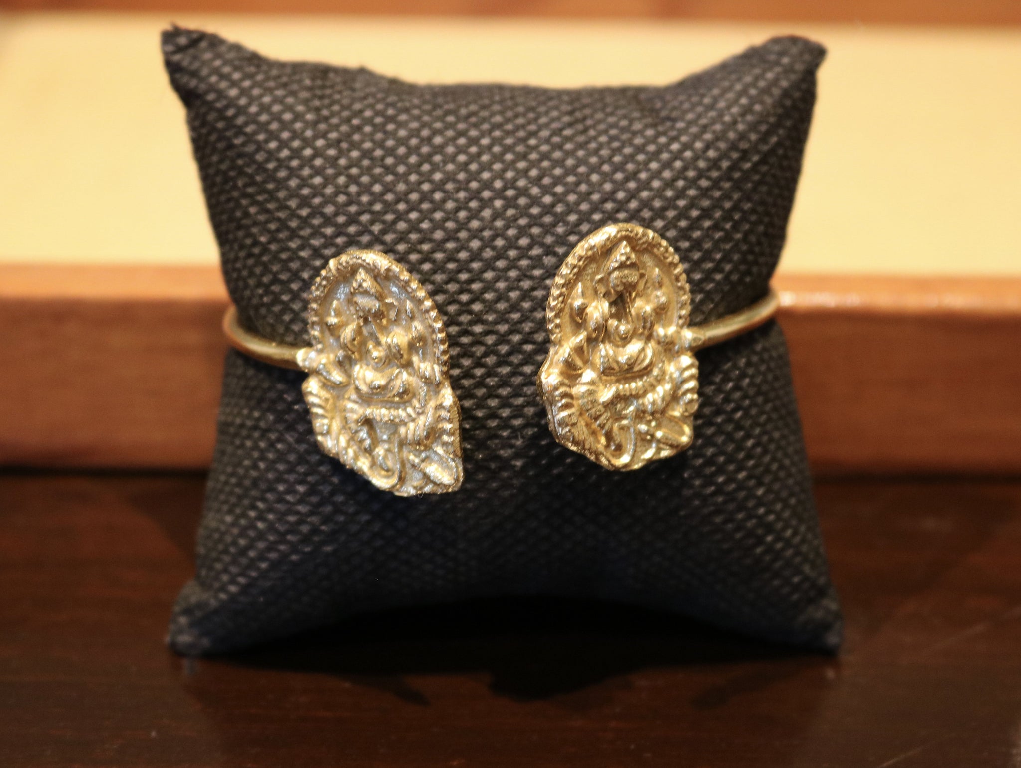 STYLISH WRISTWEAR 1